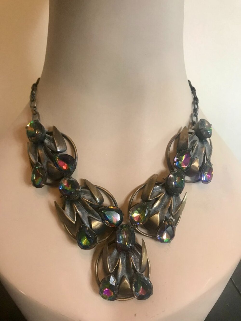 Rare Vintage Aurora Borealis Chunky Base Metal Necklace Prong Stone Setting